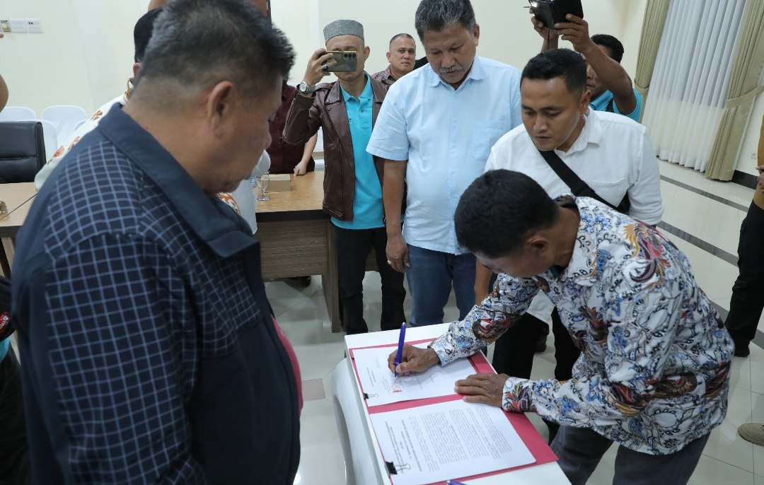 Gubernur Hidayat Arsani Saksikan Penandatanganan Kemitraan Plasma Perkebunan PT Rebinmas Jaya dan Koperasi Produsen Aik Kalak Makmur Sejahtera