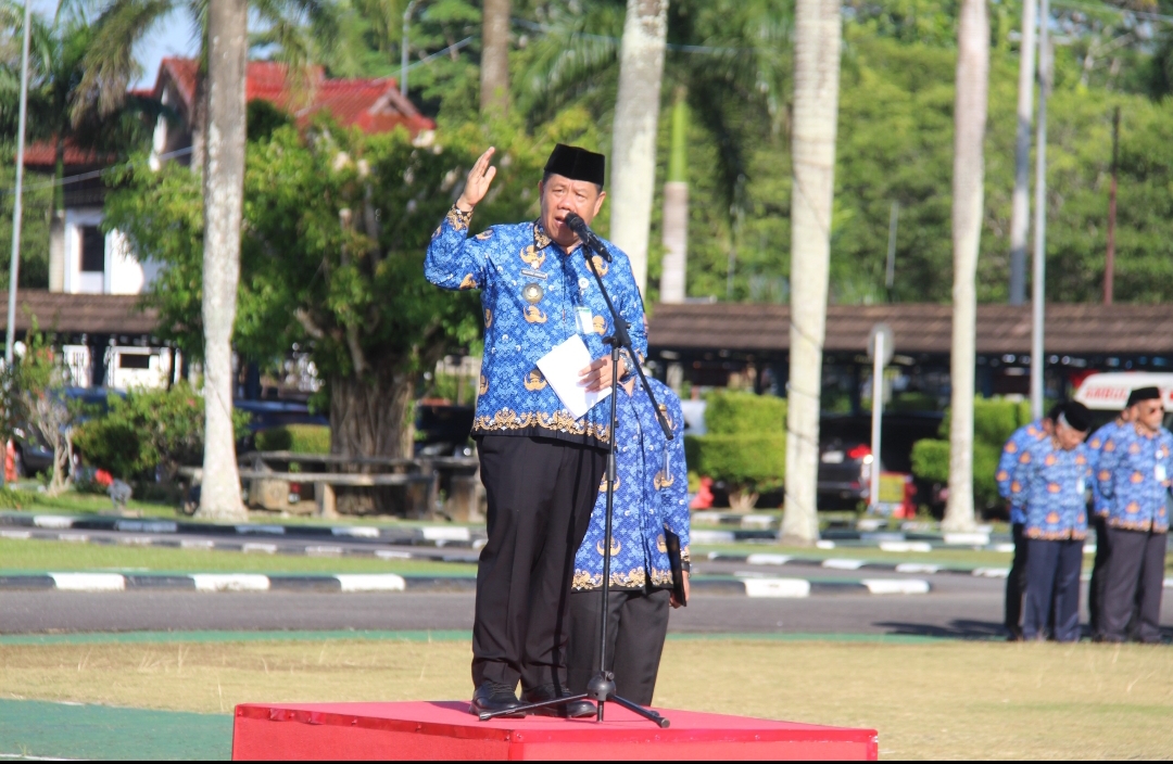Gubernur Hidayat Arsani Tekankan Disiplin dan Efisiensi Anggaran dalam Upacara Bulanan Pemprov Babel