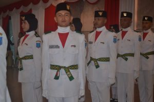 MUHAMMAD ABYAZ FAIZZIA WAKILI SMA NEGERI 1 PANGKALPINANG, DIKUKUHKAN SEBAGAI ANGGOTA PASKIBRAKA PROVINSI BABEL TAHUN 2026 DI KANTOR GUBERNUR