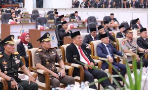Perkuat Semangat Kemerdekaan, Gubernur Hidayat Arsani Hadiri Rapat Paripurna Mendengarkan Pidato Kenegaraan Presiden RI