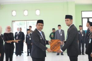 Wakili Gubernur, Sekda Fery Afriyanto Lantik 10 Pejabat Administrator dan Pengawas Pemprov Babel