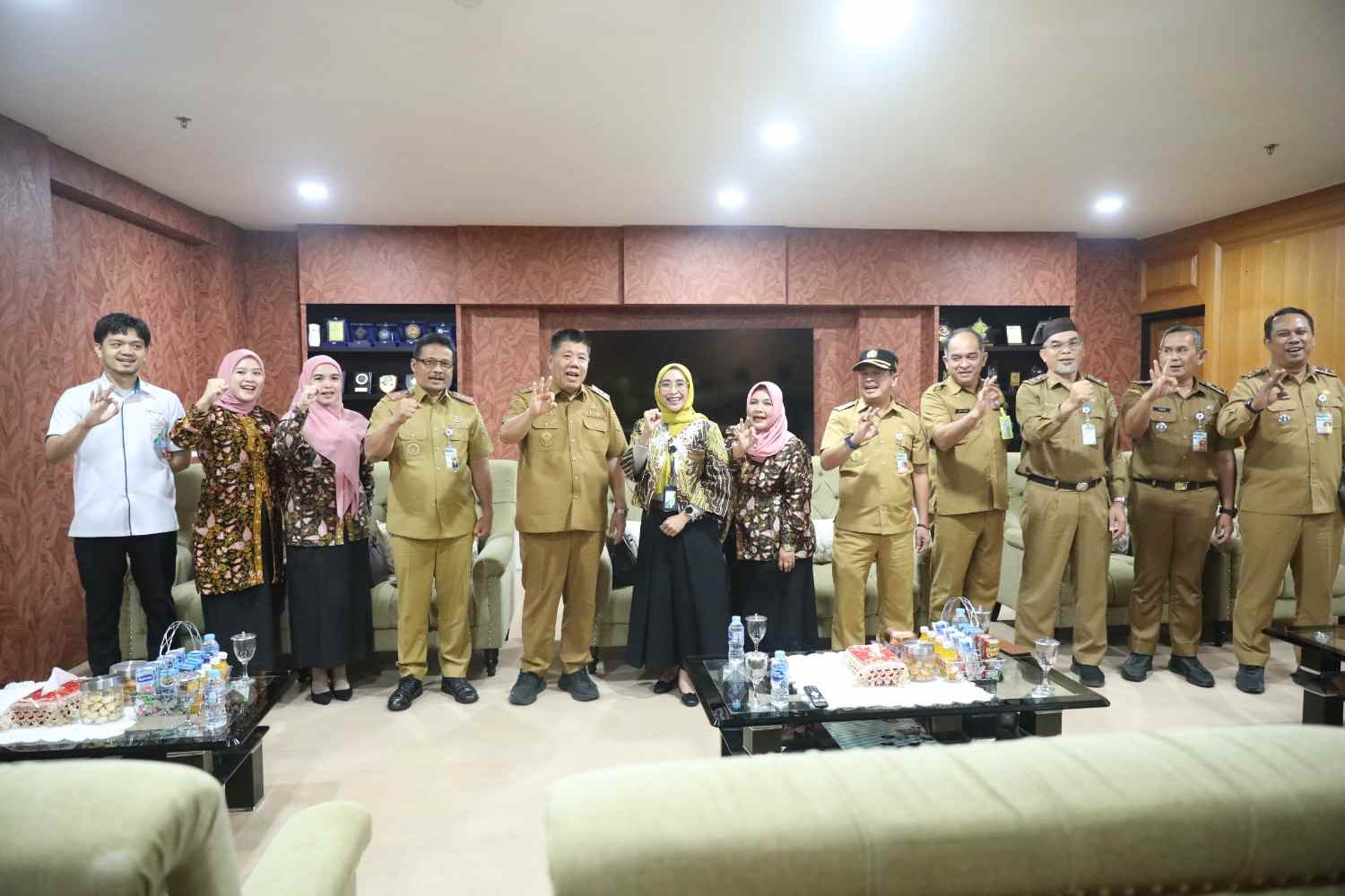 Wujud Kepedulian bagi Korban Kebakaran Basel, Gubernur Hidayat Arsani Terima Donasi BPJS Ketenagakerjaan